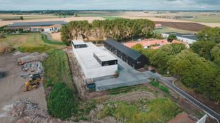 Loods te huur in het Enjoy Business Park te Veurne.1 parkeerplaats in begrijpen.€ 50 syndic-kosten/maand.Oppervlakte: 100 m².Beschikbaar vanaf...