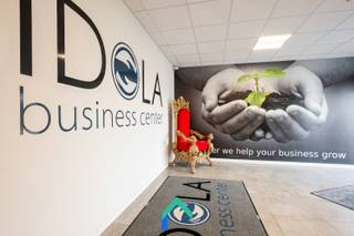 LiggingGelegen aan de Antwerpse Steenweg 19 in het levendige Lochristi, bevindt dit kantoor zich op een strategische locatie binnen de...