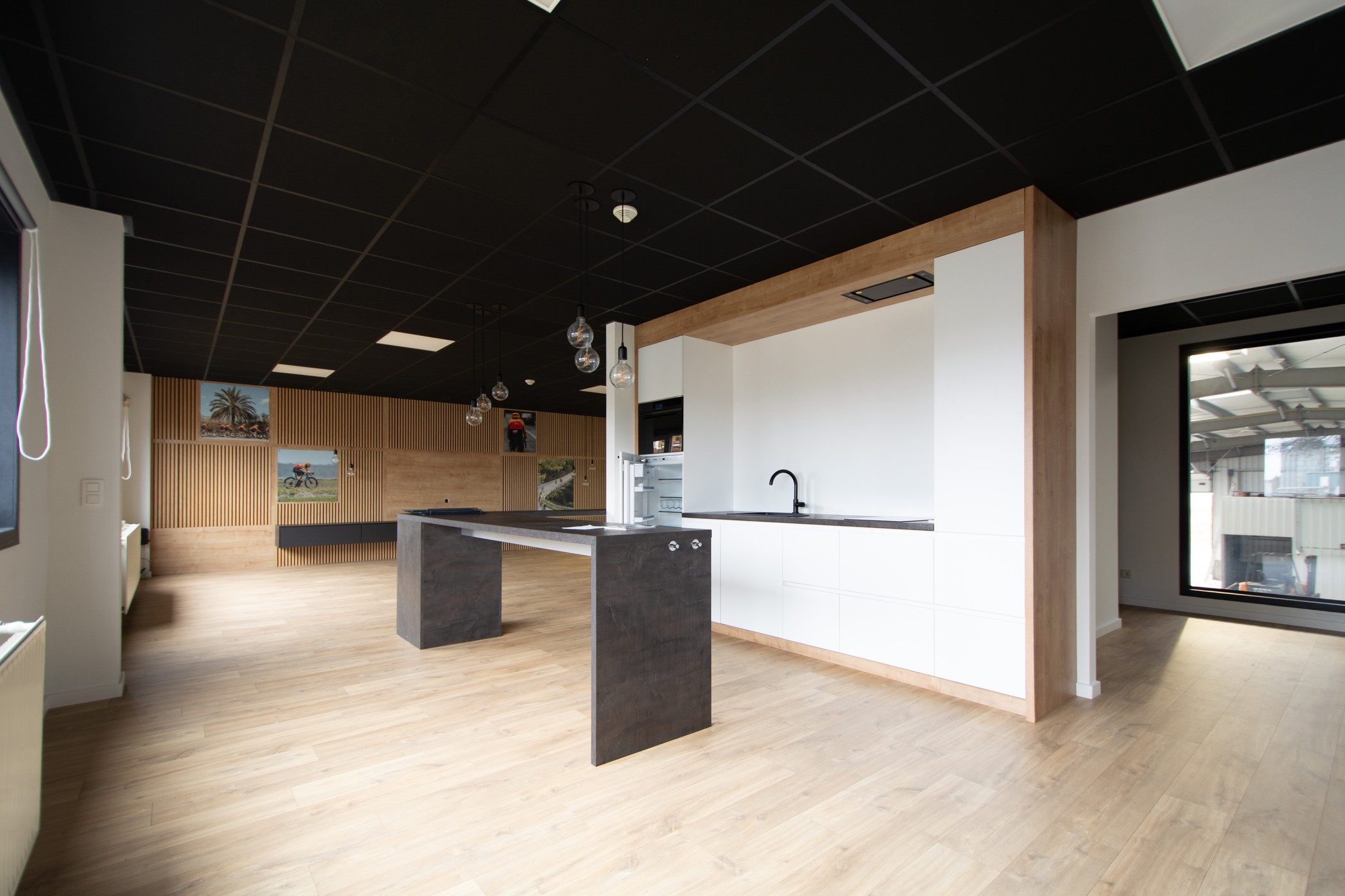 Bedrijfsgebouw met magazijn van 420m² en kantoren van 130m² te Geraardsbergen - photo 2