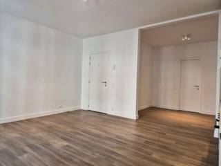 Wij stellen u dit mooie appartement van ±42m² bruto volgens EPC voor, volledig gerenoveerd enkele jaren geleden, gelegen in een karaktervol gebouw,...