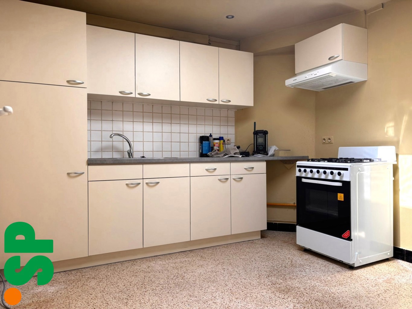 Opgefriste woning met 2 slaapkamers, ruime omheinde tuin en garage te Zoerle-Parwijs. - foto 5