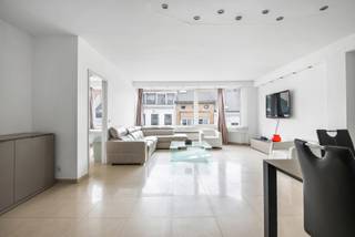 Spacious two-bedroom apartment in a central location On the fourth floor of a well-maintained building with lift, you will find this...