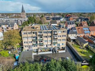 TE RENOVEREN 3 SLAAPKAMER APPARTEMENT 121M²Dit verrassend ruime appartement is gelegen in het centrum van Helchteren met een goede bereikbaarheid...