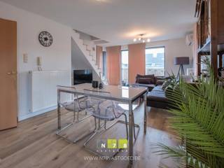 <span><strong>DUPLEXAPPARTEMENT MET 2 SLAAPKAMERS, 2 TERRASSEN EN EEN OVERDEKTE AUTOSTAANPLAATS IN DILSEN.<br /><br /></strong><strong>WERKWIJZE HUURDOSSIER<br /></strong>Interesse? Surf dan zeker naar onze advertentie via https://www.groepn.be/duplex-te-huur-in-dilsen-stokkem/7715410.<br />Uw kandidatuur kan ingediend worden via https://mijnhuurprofiel.be/whise/7715410?subdomain=n78-vastgoed.<br />Aanvaarding gebeurt steeds in overleg met de verhuurder op basis van de gevraagde gegevens en documenten.<strong><br /><br />EXTRA INFORMATIE<br /></strong>- Maandelijkse huurprijs: 980 EUR.<br />- Geen gemeenschappelijke kosten.<br />- Huurwaarborg: 3 maanden huur: 3 x 980 EUR = 2.940 EUR.<br />- Gewenste duur huurcontract: 1 jaar.<br />- Beschikbaar vanaf 01/07/2026.<br />- Kosten plaatsbeschrijving in- én uitrede zijn voor de helft ten laste van de huurder. <strong><br /><br /></strong><strong><br /></strong></span><span><strong>VERDIEPING +01<br />- Inkomhal </strong>(2,50m x 1,75m = 4,38m²): tegelvloer.<strong><br />- Toilet</strong> (1,00m x 0,85m = 1,85m²): hangtoilet, wastafel, tegelvloer.<strong><br />- Keuken </strong>(3,20m x 5,00m = 16,00m²): onder- en bovenkasten, keramische kookplaat, dampkap, dubbele spoelbak, koelkast, microgolf, oven, laminaatvloer. <br /><strong>- Berging</strong> (2,00m x 2,50m = 5,00m²): CV-installatie, tegelvloer.<strong><br />- Leefruimte </strong>(3,90m x 4,30m = 16,77m²): schuifpui naar terras aan de voorzijde, airco, automatische rolluiken, trap naar 1ste verdieping, laminaatvloer. <strong><br />- Terras </strong>(2,15m x 4,30m = 9,25m²): voorzien van terrastegels. <strong><br /><br />VERDIEPING +02<br />- Overloop </strong>(1,00m x 1,70m = 1,70m²): tegelvloer.<br /><strong>- Badkamer </strong>(1,80m x 4,00m = 7,20m²): badkamermeubel (lavabo, onderkast, bovenkast met spiegel), ligbad, douche, hangtoilet, wandbetegeling, aansluiting wasmachine en droogkast, tegelvloer.<strong><br />- Slaapkamer 1 </strong>(2,50m x 4,50m = 11,25m²): deur naar terras, tegelvloer.<strong><br />- Slaapkamer 2 </strong>(3,30m x 3,90m = 12,87m²): tegelvloer. <strong><br />- Terras </strong>((1,15m x 9,40m) + (1,15m x 3,30m) + (1,15m x 7,00m) = 22,65m²): bankirai.<br /><strong><br />EXTERIEUR<br /></strong>- 1 Overdekte autostaanplaats.<br /><br /><br />Bekijkt u deze advertentie via een aanverwante vastgoedsite, surf dan zeker naar onze website <strong>www.N78vastgoed.be</strong> voor een uitgebreide beschrijving en foto's. <strong>Meer info: +32 (0)89 86 18 88 of info@N78vastgoed.be.</strong></span>