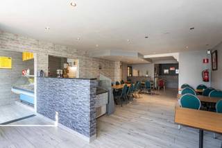 HANDELSWONING OP CENTRALE LOCATIEBent u op zoek naar een ideale locatie voor uw handelszaak? Wij bieden u deze centraal gelegen investering!Deze...