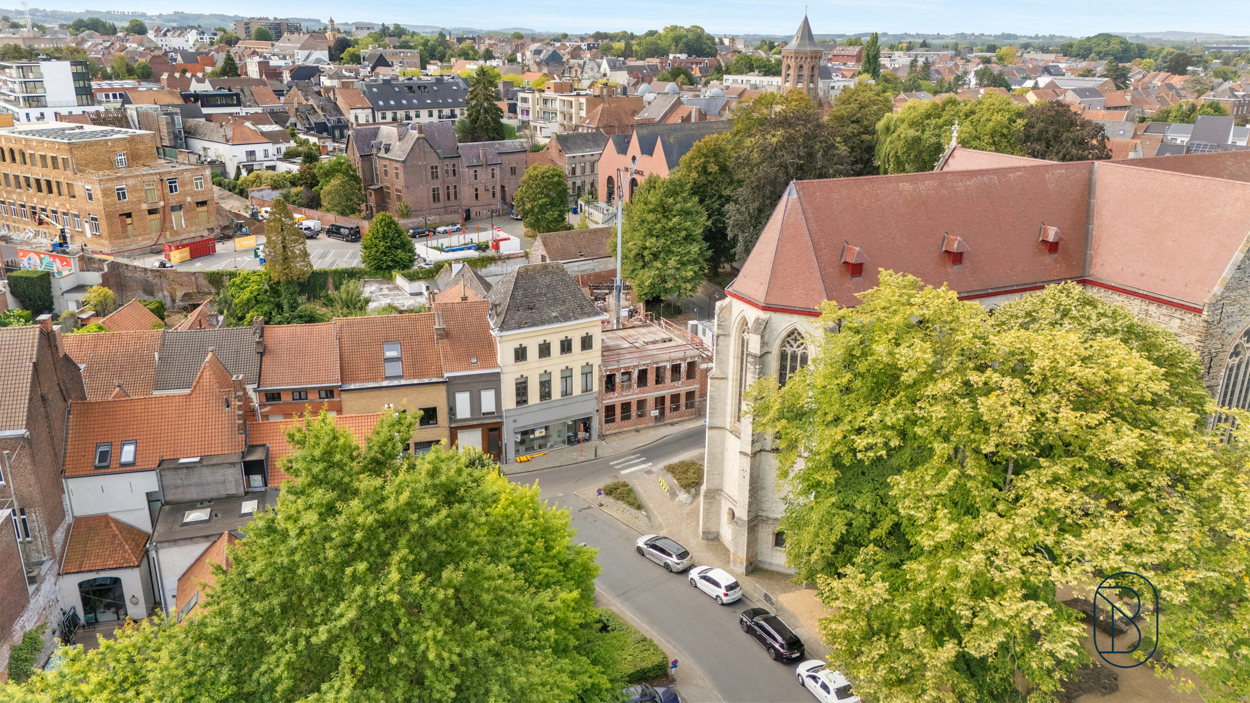 TOPgelegen herenwoning pal in het centrum.  - foto 2