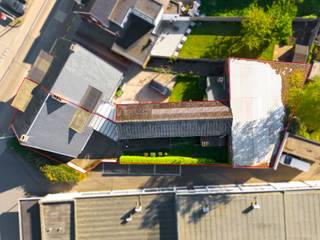 Gezinswoning met 4 slaapkamers en een uitzonderlijke hangar in het hart van Mol Centraal wonen met ruimte in overvloed? Deze eigendom combineert...