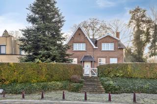 Deze te renoveren open bebouwing met 3 ruime slaapkamers is gelegen in Kessel-Lo, op enkele minuten fietsen van Leuven centrum.De indeling van de...