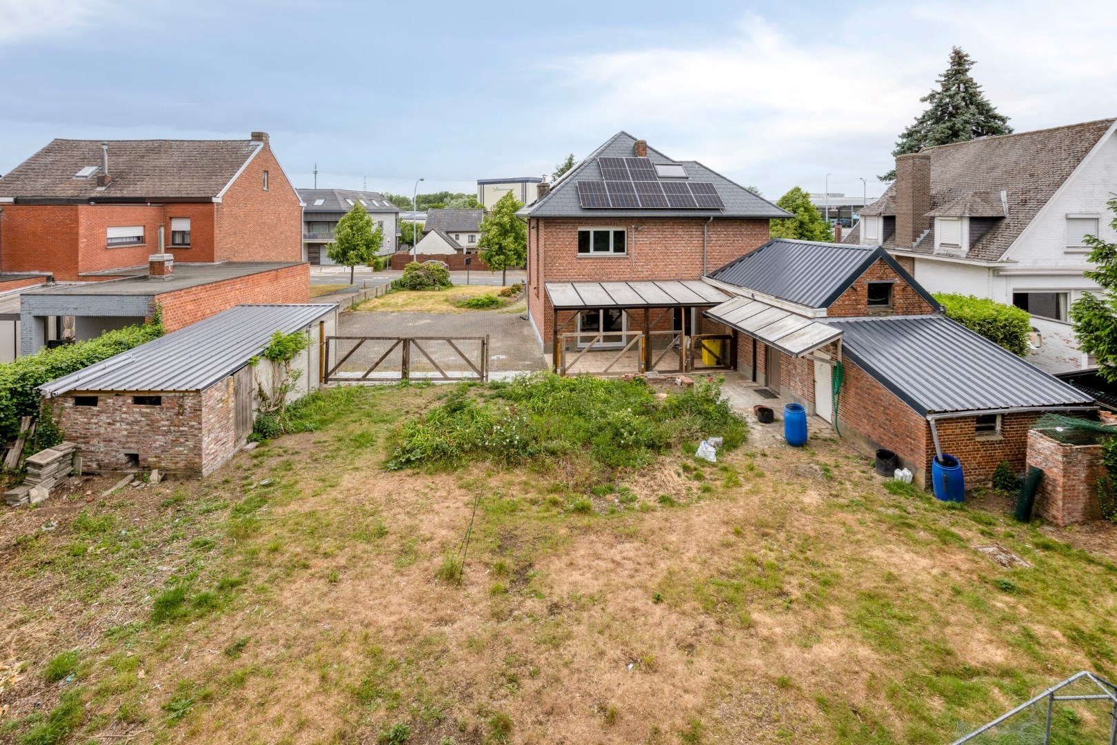 Zeer ruime woning met 4 slpks, garage en tuin. Centrale ligging. - foto 5