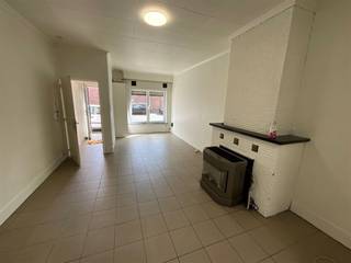 Instapklare woning, op een zeer goede ligging nabij centrum en belangrijkste invalswegen. Ruime living, nieuw geplaatste keuken, badkamer met...