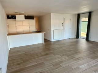 Appartement de 104m² au rez-de-chaussée avec entrée séparée avec  2 chambres. INDELING L'appartement, situé dans une petite résidence de 7...