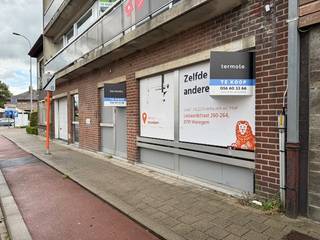 Dit voormalig bankkantoor is ideaal geschikt als bureel- of kantoorruimte, praktijk, vrij beroep, winkelpand, ...De bruikbare 135m² is momenteel...
