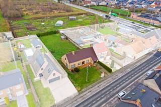 Cette maison à vendre est située dans un excellent emplacement à Poperinge, offrant le meilleur des deux mondes : la proximité du ring et du...