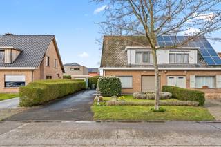 Altro vastgoed verkoopt : EERSTE BEZOEKDAG: Zaterdag 28 maart (enkel op afspraak)Op zoek naar een uitstekend onderhouden woning in een oase van rust?...