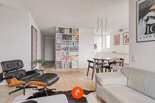 Uiterst lichtrijk appartement in een kleinschalige residentie (BJ: 2016). Gelegen op de 2de (bovenste) verdieping (met lift). Zeer...