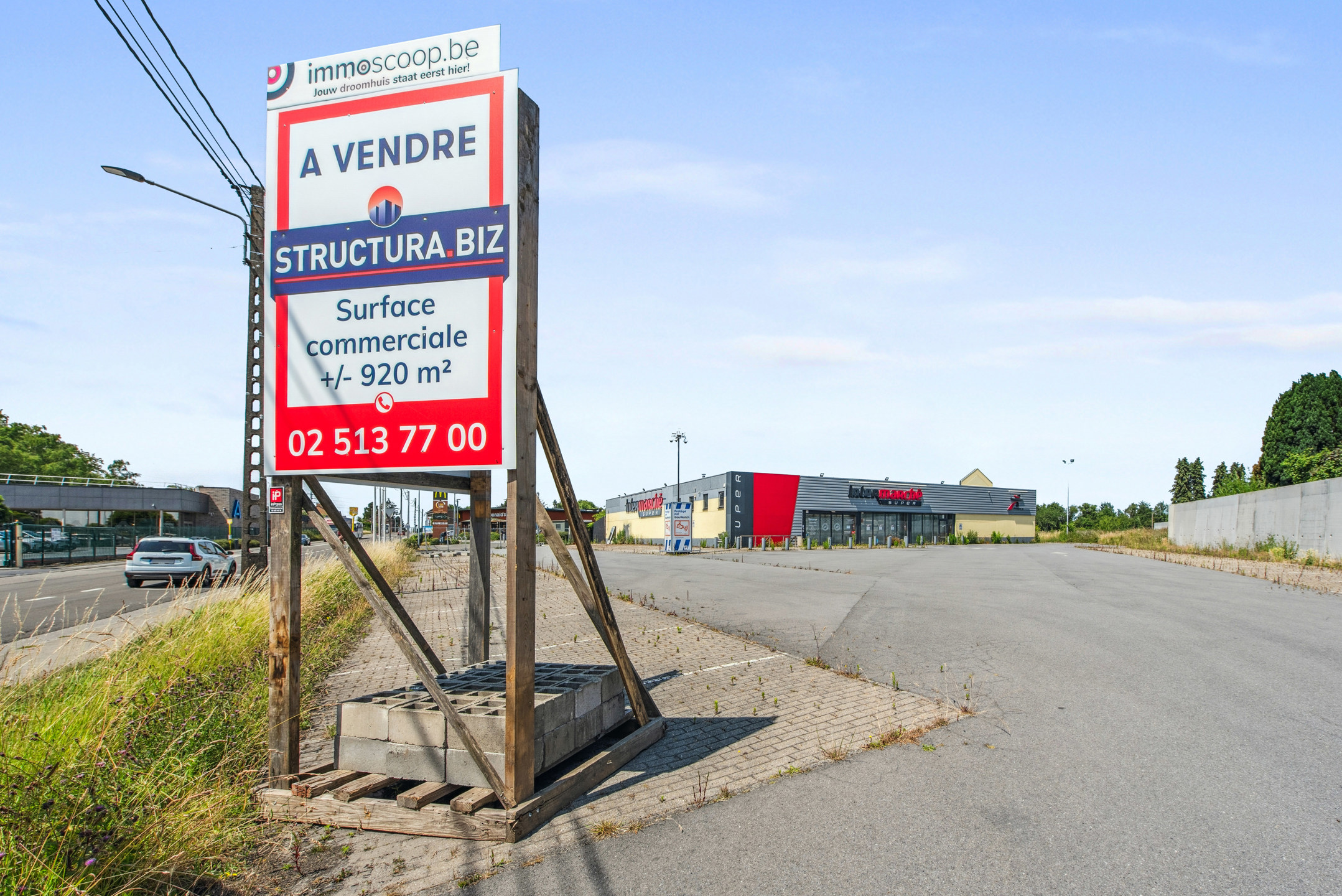TE KOOP – Grote Commerciële Ruimte in Courcelles - foto 5