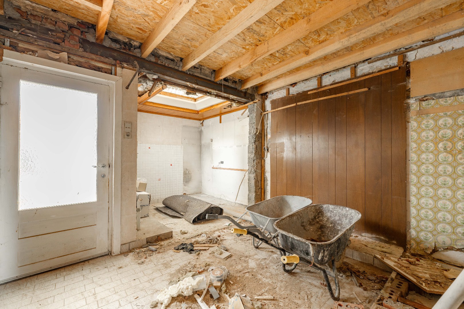 Verder te renoveren woning op toplocatie in Lichtervelde - foto 5