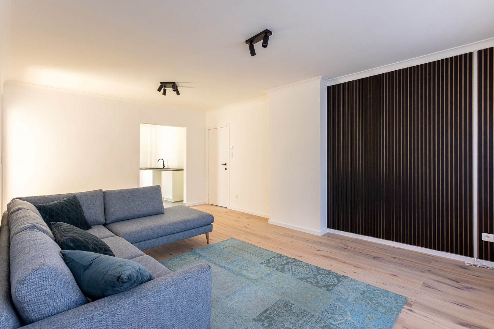 Charmant gelijkvloers appartement met 2 slaapkamers! - foto 3