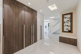 Dit exclusieve duplexappartement, gelegen in Residentie Binnenvaert in de gegeerde Cadixwijk, biedt een ongeëvenaarde combinatie van stijl, comfort...