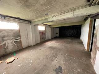 <p><span>Magazijn van 350 m² aangeboden als privatief gebruik. De huur mag niet fiscaal in mindering gebracht worden.</span></p>