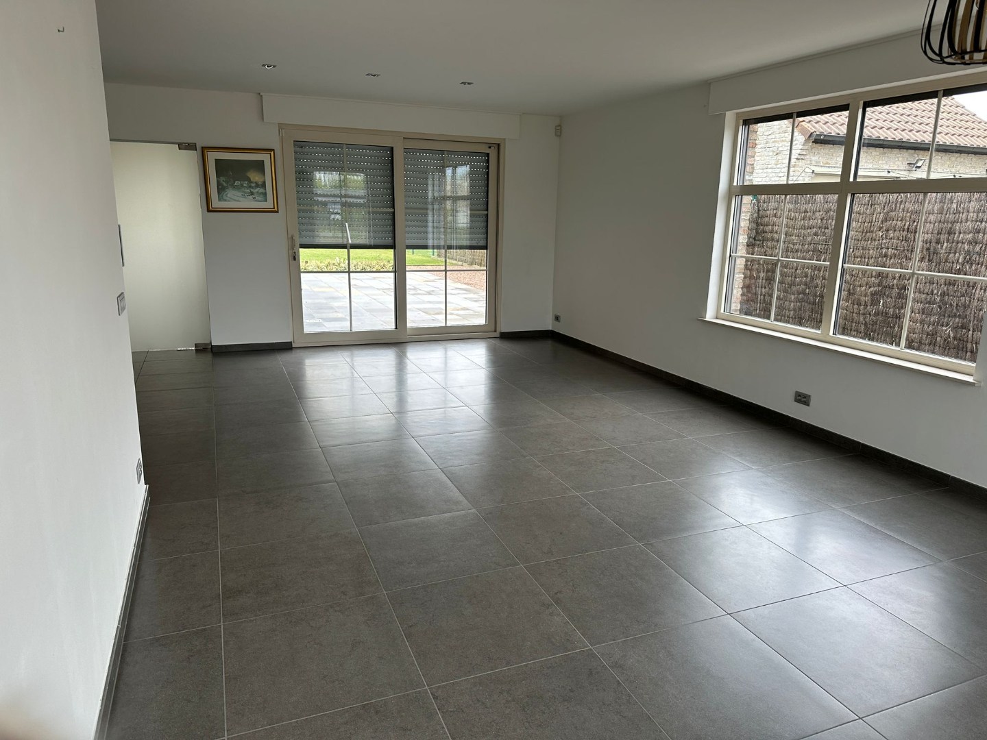 Alleenstaande woning met 3 slaapkamers, 3 garages en veel parkeermogelijkheid! - foto 5