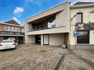Stijlvol nieuwbouwappartement op de 1ste verdieping met 2 terrassen & 2 slaapkamers centrum ZandbergenMOGELIJKHEID AANKOOP 6% BTW.In het hart van...