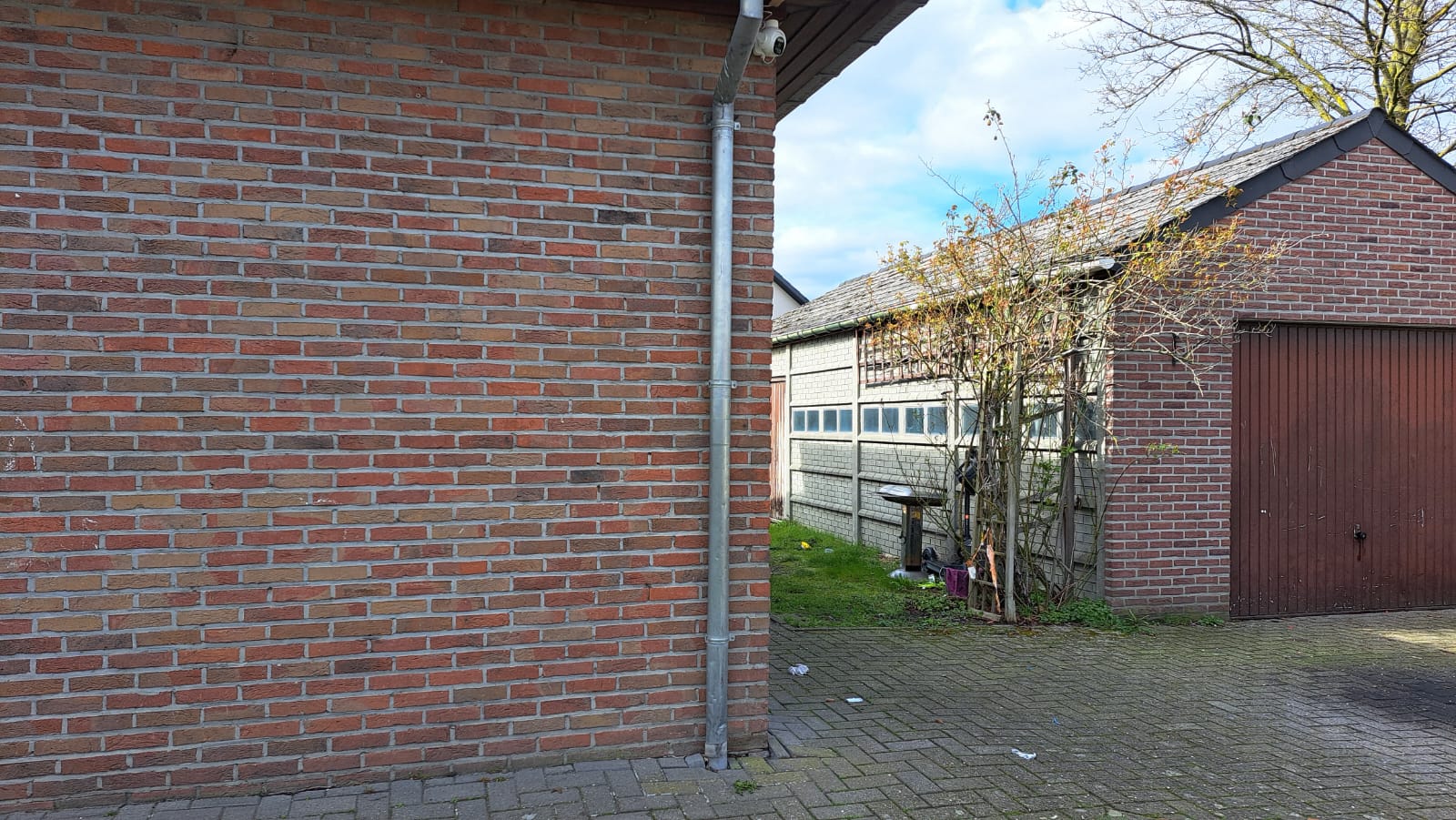 Rustig gelegen bungalow op ruim hoekperceel van 996m² - foto 4
