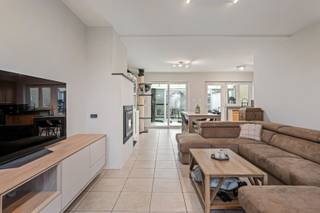 Ben je op zoek naar een instapklare woning nabij het centrum van Buggenhout? GEVONDEN!Deze woning is gelegen vlakbij openbaar vervoer, school,...