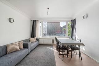 [[ DIT PAND NEEMT DEEL AAN DE ERA OPEN HUIZEN DAG OP 13/6 VAN 16:00 TOT 17:00 ]]
<p>Te koop: lichtrijk appartement in Antwerpen, gelegen aan de Turnhoutsebaan, in een levendige handelswijk met winkels, horeca en openbaar vervoer op wandelafstand.<br /><br />Dit appartement op de eerste verdieping bevindt zich op een uitstekend bereikbare locatie in Antwerpen. De omgeving biedt tal van voorzieningen zoals winkels, cafés, restaurants, openbaar vervoer en invalswegen. Dankzij de centrale ligging is het ideaal voor wie midden in de stad wil wonen. Het appartement is momenteel verhuurd, waardoor je als investeerder direct profiteert van een stabiele huuropbrengst zonder leegstand. Met twee comfortabele slaapkamers is het ook geschikt voor koppels of kleine gezinnen.<br /><br />Belangrijkste ruimtes:<br />• Lichtrijke woonkamer met aangename indeling<br />• Functionele keuken met basisvoorzieningen<br />• Twee slaapkamers, ideaal voor koppels of kleine gezinnen<br />• Badkamer met douche en enkel wastafel<br />• Apart toilet<br />• Inkomhal<br /><br />Troeven:<br />• Centrale ligging met winkels, horeca en openbaar vervoer op wandelafstand<br />• Momenteel verhuurd – directe huuropbrengst voor investeerders<br />• Twee comfortabele slaapkamers<br /><br />Neem vandaag nog contact op met je ERA-makelaar voor een bezoek. JOUW DROOMAPPARTEMENT. ZO GEVONDEN!</p>