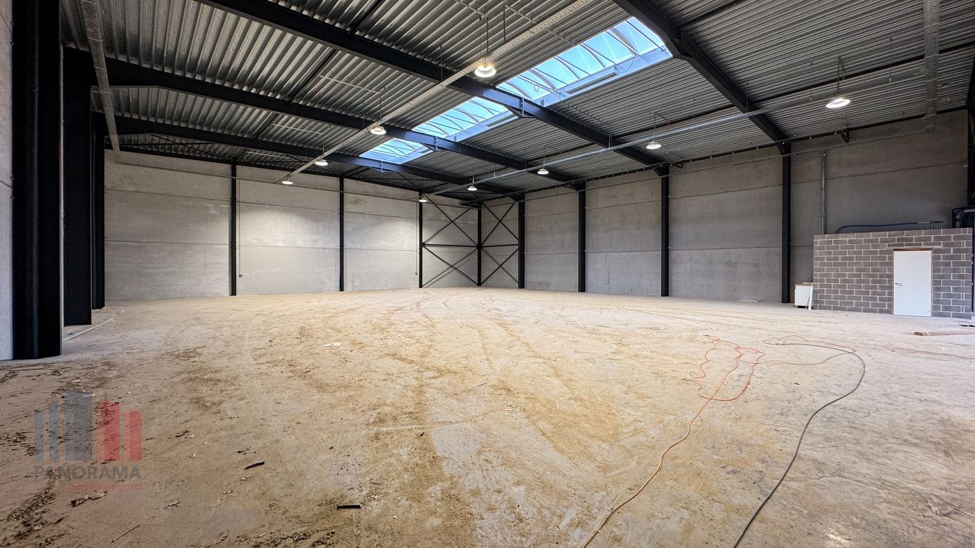 MAGAZINE 649 m² FOR RENT IN LIER - photo 2