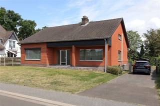 Verrassend ruime gezinswoning met 5 slaapkamers op een knap perceel van 14a 78ca Omgeving:+ Centrale ligging nabij het stadscentrum van Hasselt+...