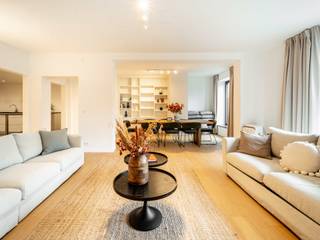 Ideaal gelegen tussen Place Stéphanie en Place du Châtelain, dicht bij winkels en openbaar vervoer, in een volledig...