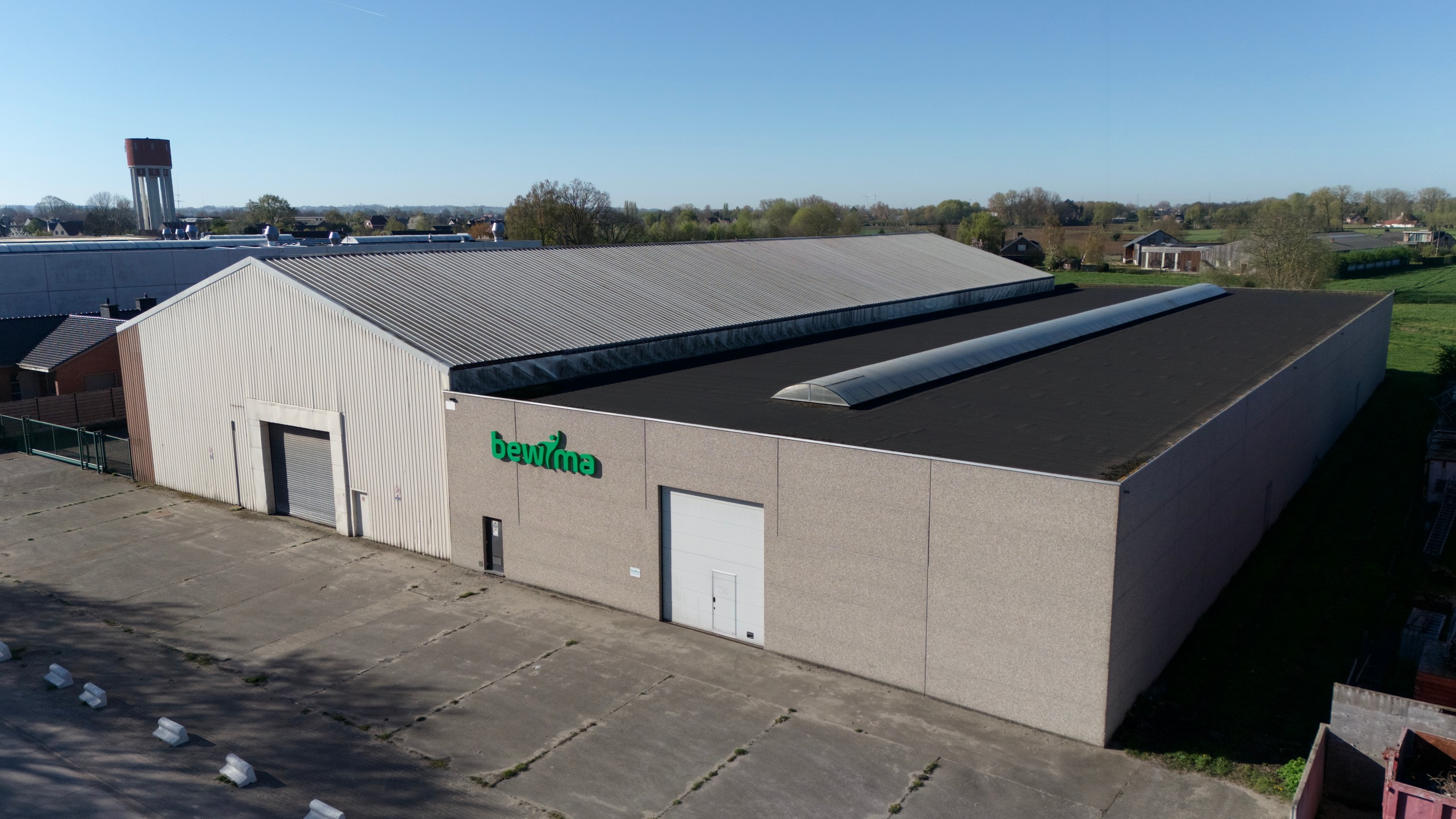 Bedrijfsgebouwen 3.150m² op een perceel van 6.021m² in de IZ te Deinze - foto 2