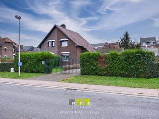 CHARMANTE HALFVRIJSTAANDE WONING OP EEN PERCEEL VAN 8A31CA TE MAASMECHELEN (EISDEN)TROEVEN- Op een boogscheut van het centrum van Maasmechelen, de...