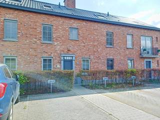 Aangenaam dakappartement met gigantisch terras (42 m²). Tevens hebt u er een kelderberging, autostaanplaats en privatieve fietsenberging tot...