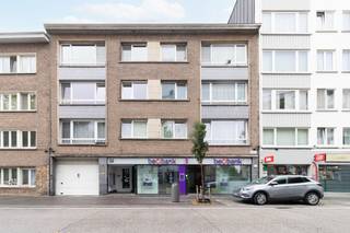 <p><strong>Bezoek mogelijk na aanmaken huurprofiel: </strong><strong>https://onid.mijnhuurprofiel.be/property/e74885c7-ae08-49f5-9f45-3837fceef007</strong>﻿</p><p><br /></p><p>Op een gegeerde en centrale locatie op de Bist in Wilrijk bieden wij dit appartement op de <strong>2e verdieping</strong> te huur aan. Dankzij de uitstekende ligging geniet u van een vlotte verbinding naar Antwerpen en belangrijke invalswegen, terwijl winkels, openbaar vervoer en andere voorzieningen zich op wandelafstand bevinden.</p><p>Het appartement beschikt over een inkomhal - ruime living - uitgeruste keuken - badkamer met douche en aansluiting voor wasmachine - 2 slaapkamers.</p><p>Verder zijn er <strong>twee kelderbergingen</strong> (nummers <strong>2 en 11</strong>), ideaal voor stockage. </p><p><br /></p><p>Dit appartement is ideaal voor wie op zoek is naar een nette woonst op een strategische ligging in Wilrijk, met alle dagelijkse voorzieningen binnen handbereik.</p>