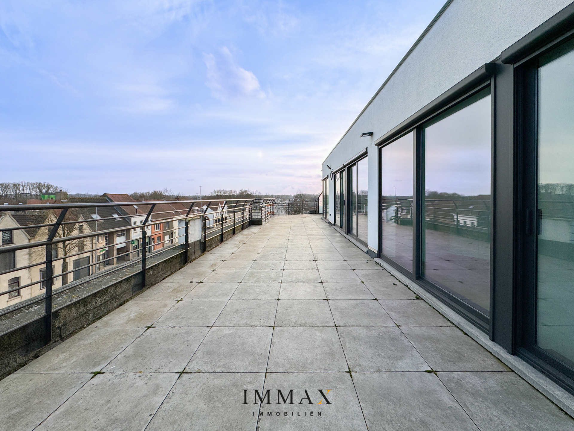 Gerenoveerde penthouse met zongericht en uitzonderlijk groot terras - foto 4