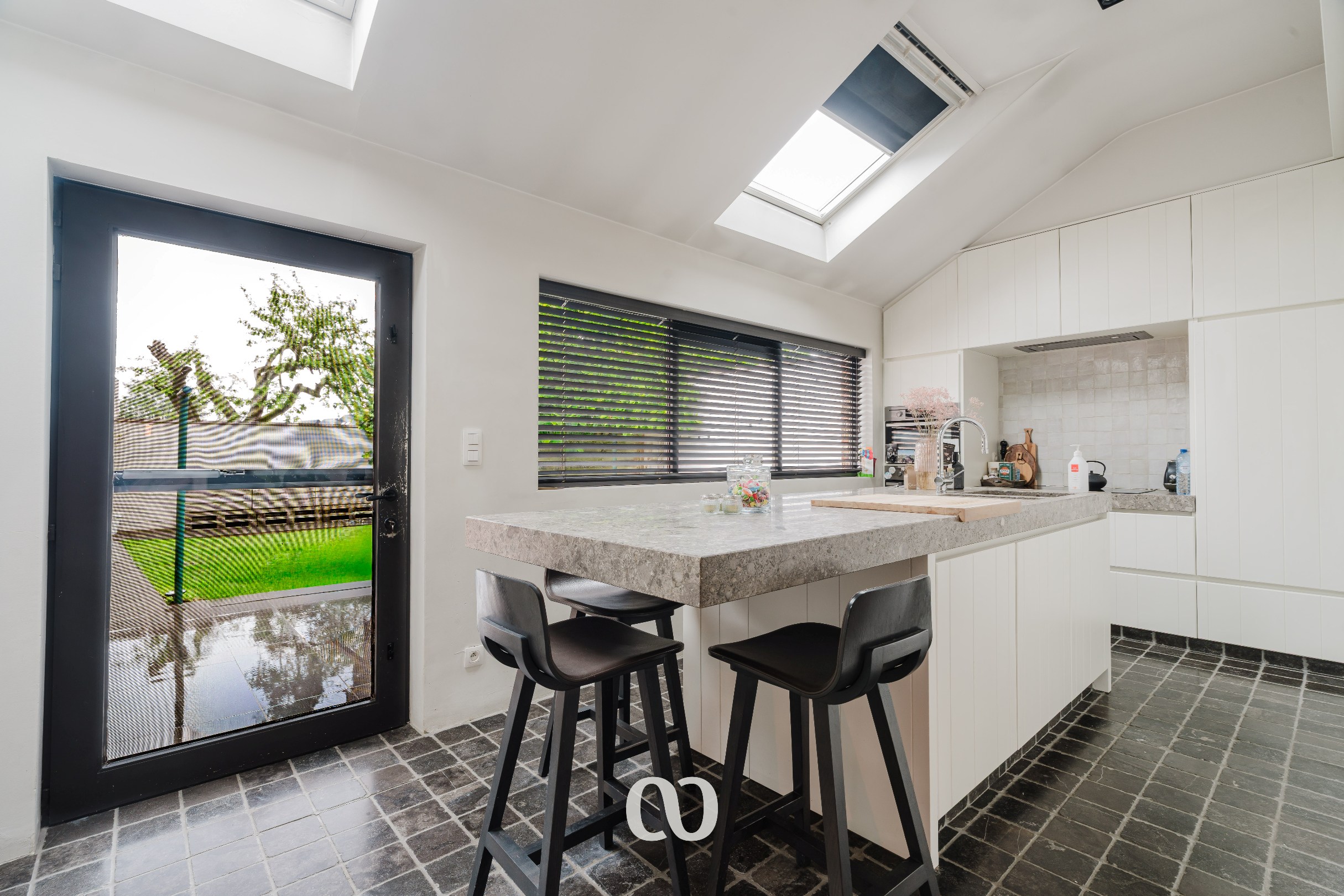 Instapklare woning met tuin en bijgebouw in het centrum van Kruishoutem - foto 4