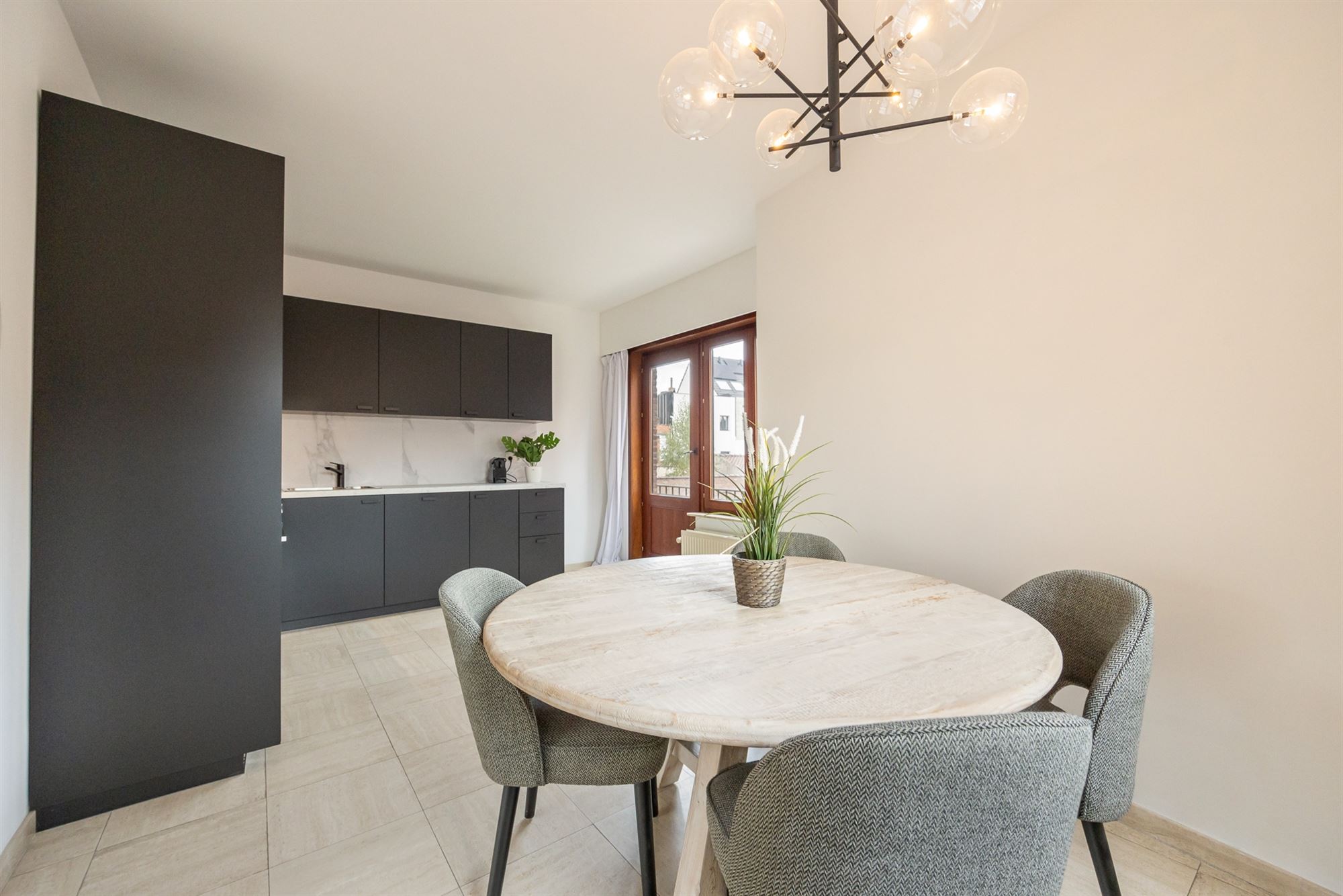 Gezinswoning woning met drie slaapkamers en tuin - foto 5