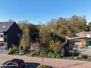 Op een invalsweg naar Lier prima gelegen bouwgrond in Emblem met een straatbreedte van 15,50 m en een bouwbreedte van 9,5 m.Er werd reeds een...