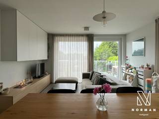 Dit modern afgewerkt appartement bevindt zich op de tweede verdieping van een recente residentie.Syndickost is 60 euro per maandBij het betreden van...