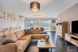 Gelegen in een doodlopende kindvriendelijke verkaveling vinden we deze prachtige open bebouwing op een perceel van 691 m² te Testelt.Deze woning...
