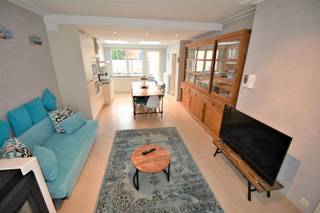 Deze prachtige rijwoning in Knokke is een unieke kans voor wie op zoek is naar een ruime en goed onderhouden woning. Met een perceeloppervlakte...