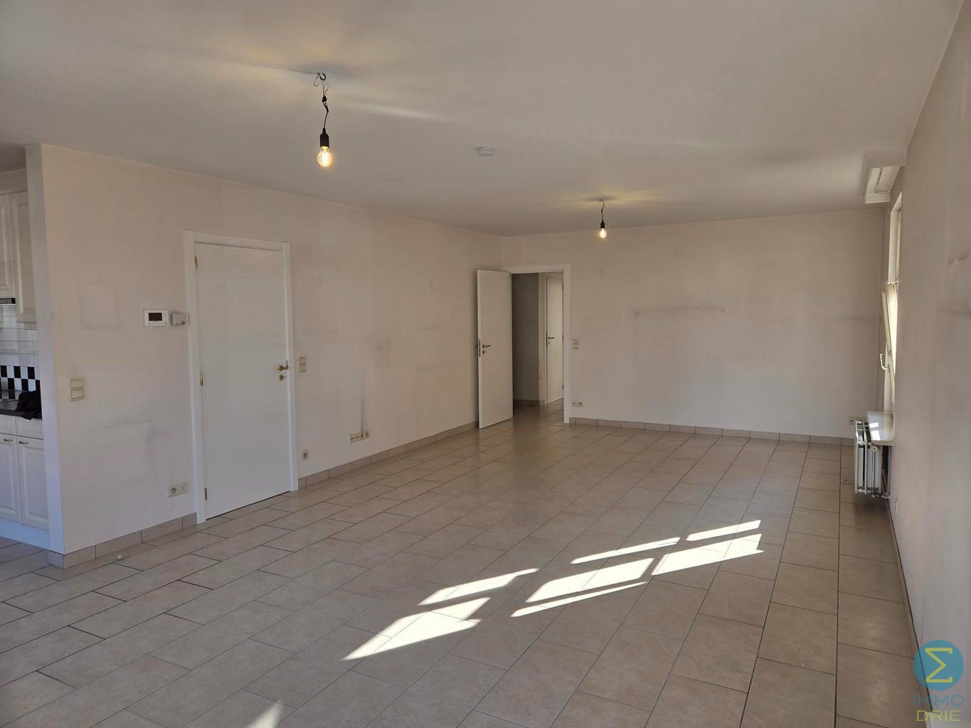 Ruim drie-slaapkamer appartement met garage en terras. - foto 4