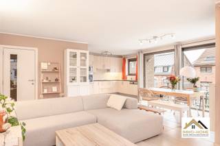 Dit recente appartement bevindt zich op de tweede verdieping van het gebouw, en bereik je zowel via de lift als de trap. Je wordt ontvangen in...