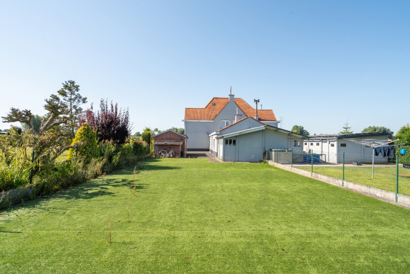 Charmante te renoveren woning met prachtig zicht - photo 2