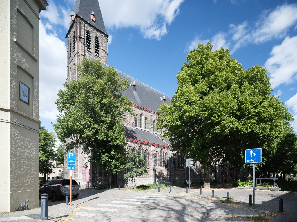 Spacious 2-bedroom apartment with sunny terrace in the Saint-Macharius district - photo 2