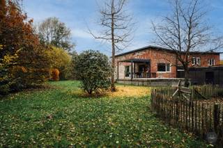 In het groene Keerbergen vind je deze charmante woning uit 1980 terug, gelegen op een royaal perceel van 1.990 m².Hier woon je in alle rust en...