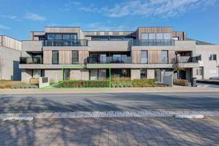 Welkom in Beerzel in dit recent en energiezuinig appartement.Een recent gelijkvloers appartement met 2 slaapkamers en vooraan een terras aan de...