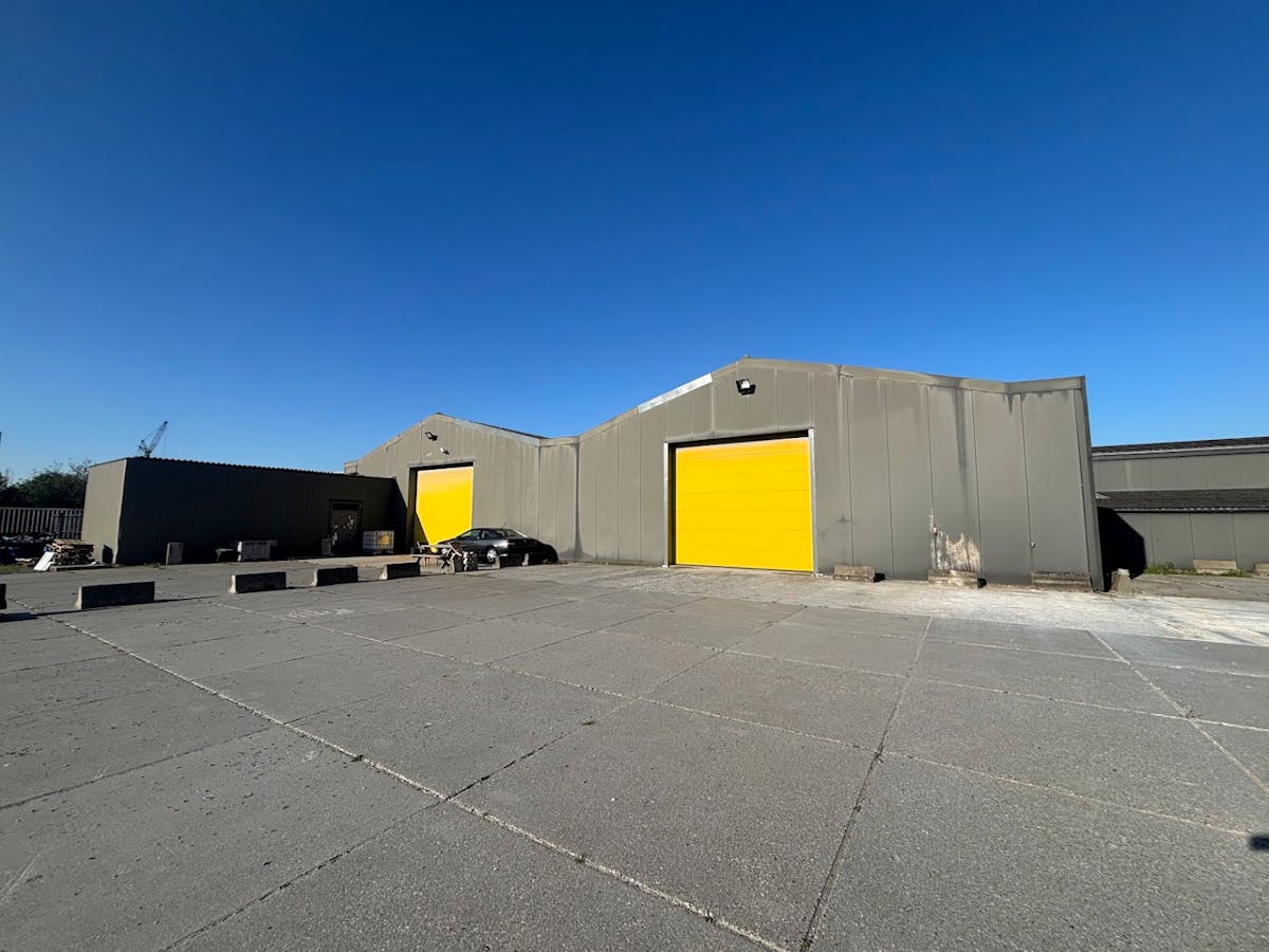 Magazijn met buitenopslag te huur in Moorsele - foto 4
